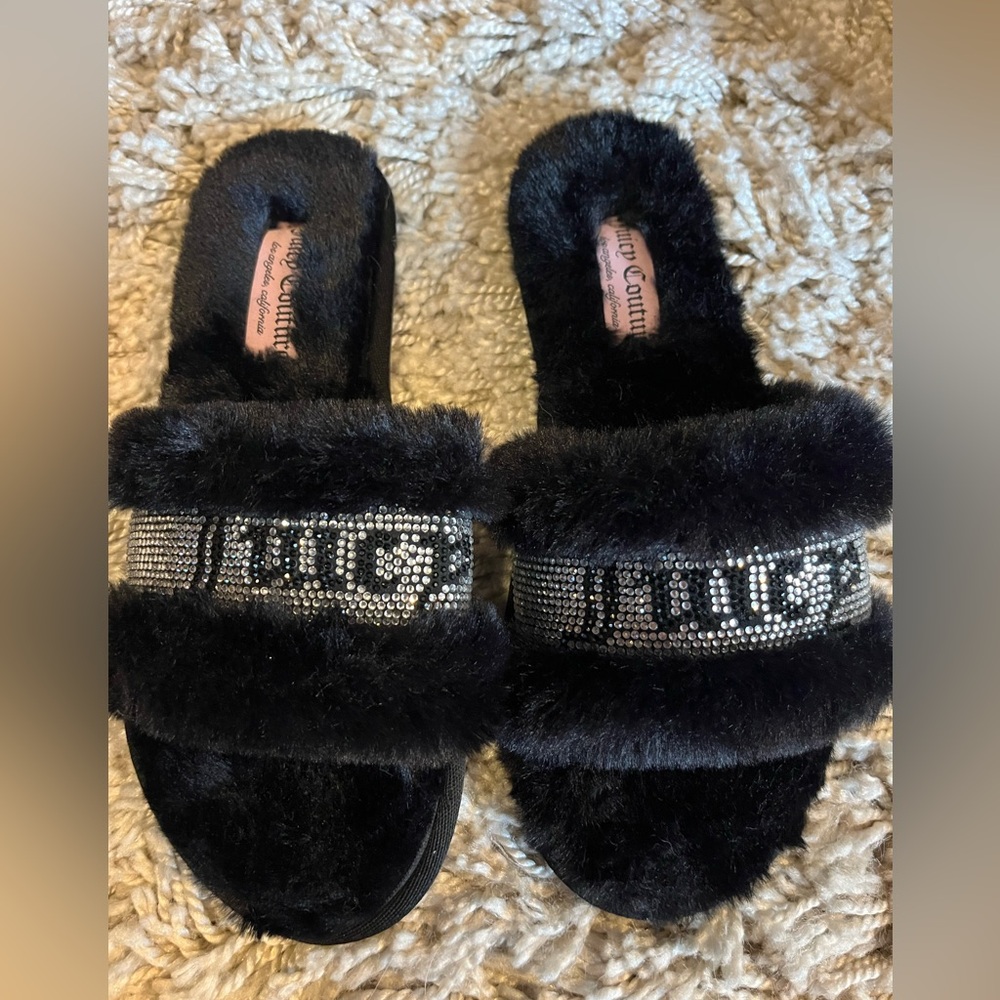 Juicy couture slippers size 9. Never worn